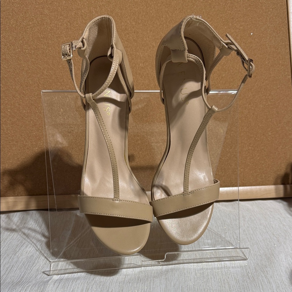 VENUS Tan Women's Heels
